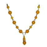 Nefriit. Kaelakee keskmine osa. Metallosad: kuldset värvi.