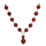 Karneool/jaspis. Kaelakee keskmine osa. Metallosad: hõbedast värvi.