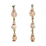 Roosa kvarts. Metallosad: kuldset värvi.