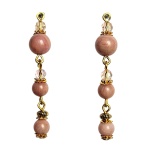 Rodoniit. Metallosad: kuldset värvi.