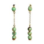 Türkiis/pärlikojad. Metallosad: kuldset värvi.