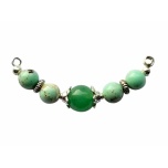 Käevõru keskne element. Roheline aventuriin/pärlikojad. Metallosad: hõbedast värvi.